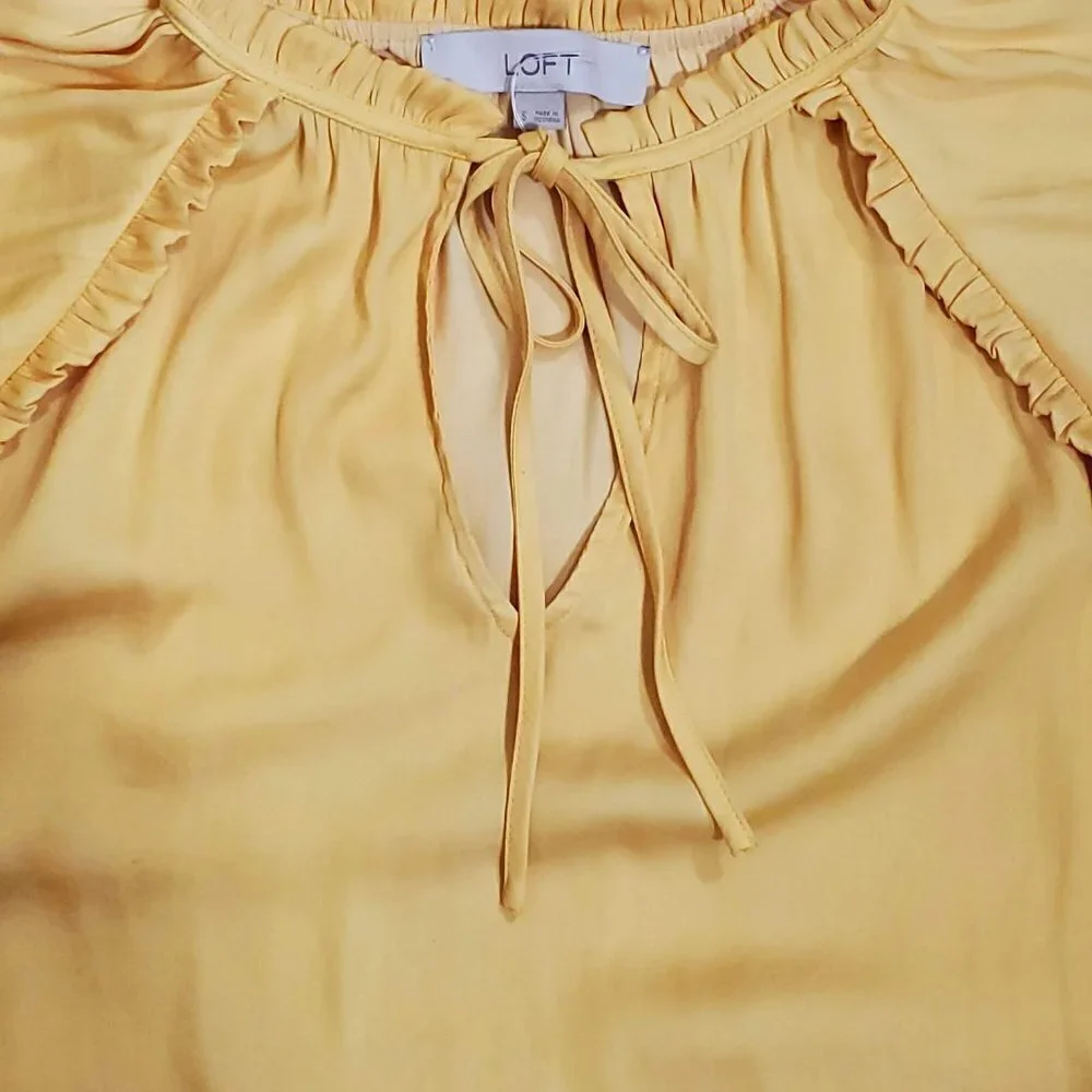 🚨037 LOFT Ruffle Tie Neck Peasant Yellow Top